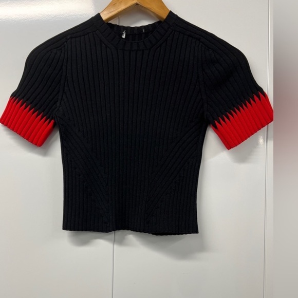 Black and Red Ribbed top as seen on Veronica on Dirty John - Picture 3 of 3